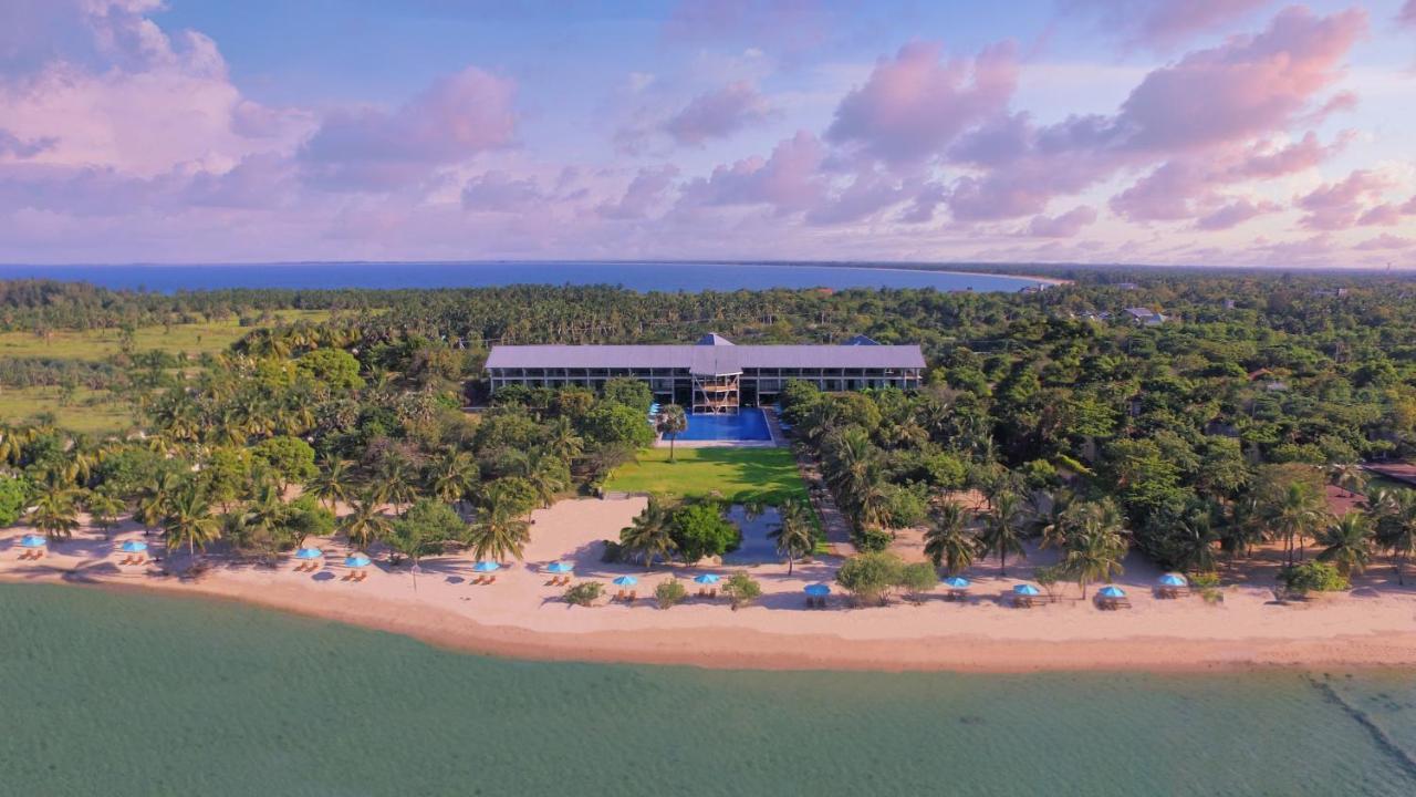 Breeze Pasikudah Hotel Passikudah Exterior photo