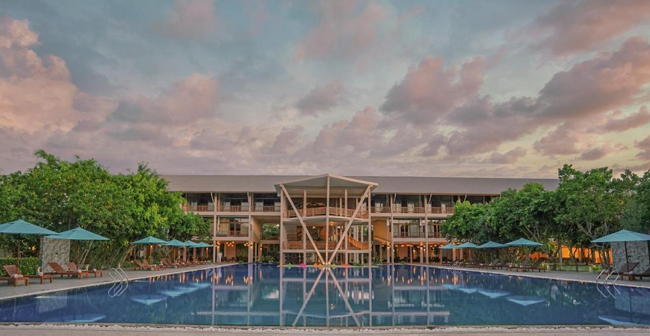 Breeze Pasikudah Hotel Passikudah Exterior photo