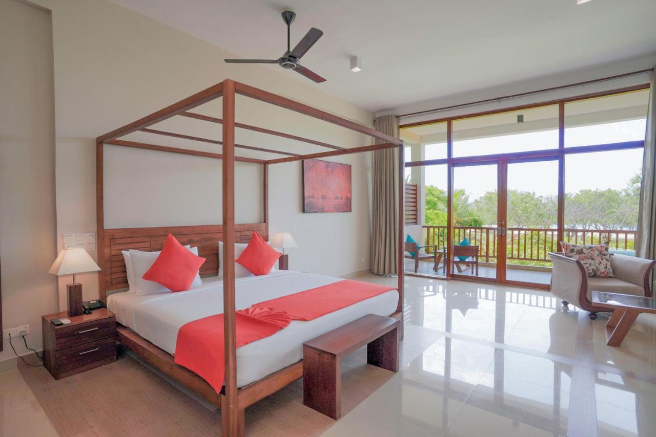 Breeze Pasikudah Hotel Passikudah Exterior photo